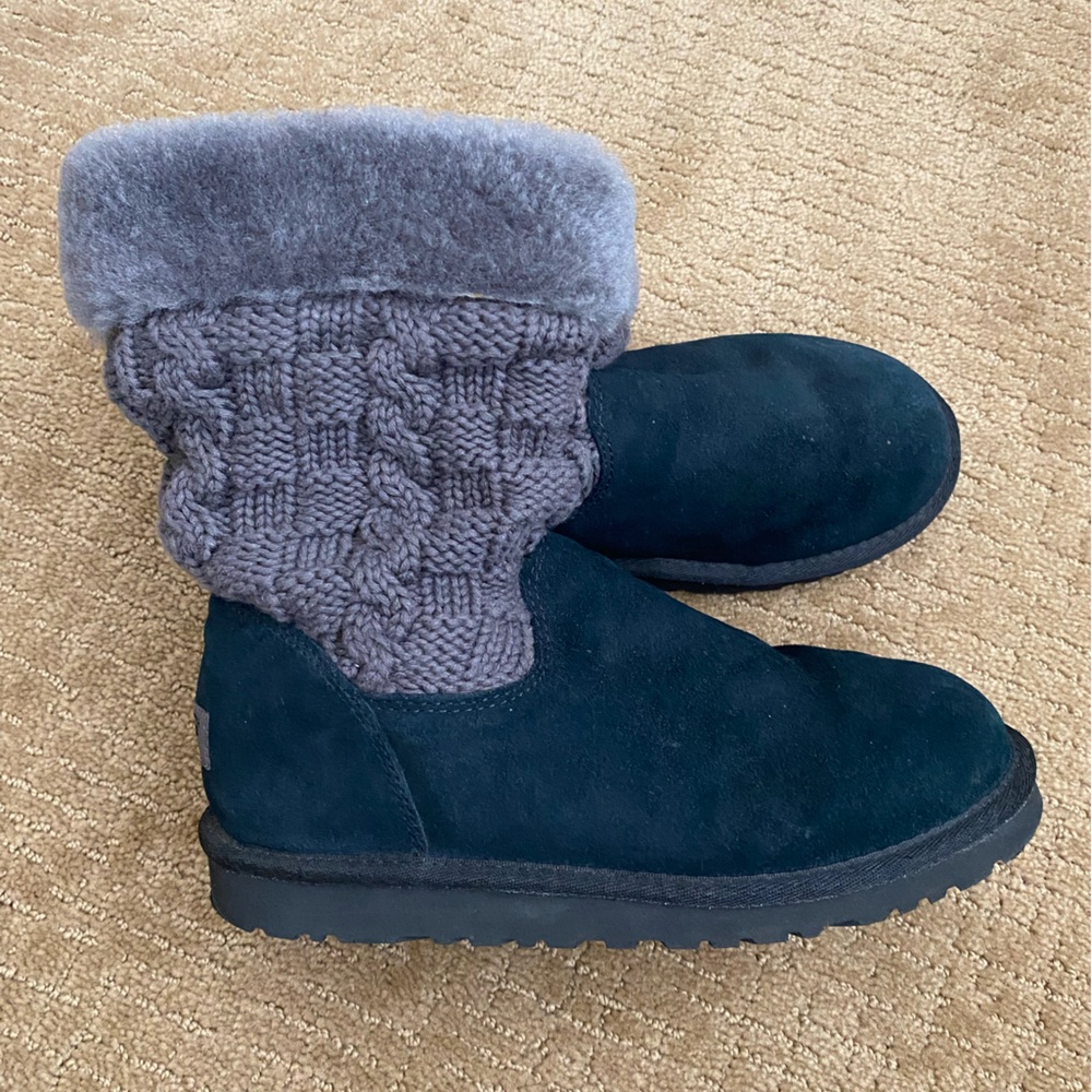 UGG Australia Women’s Black Suede Juniper Winter Sweater Boots Short Size 5 US